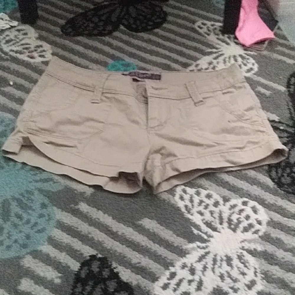 Caki shorts